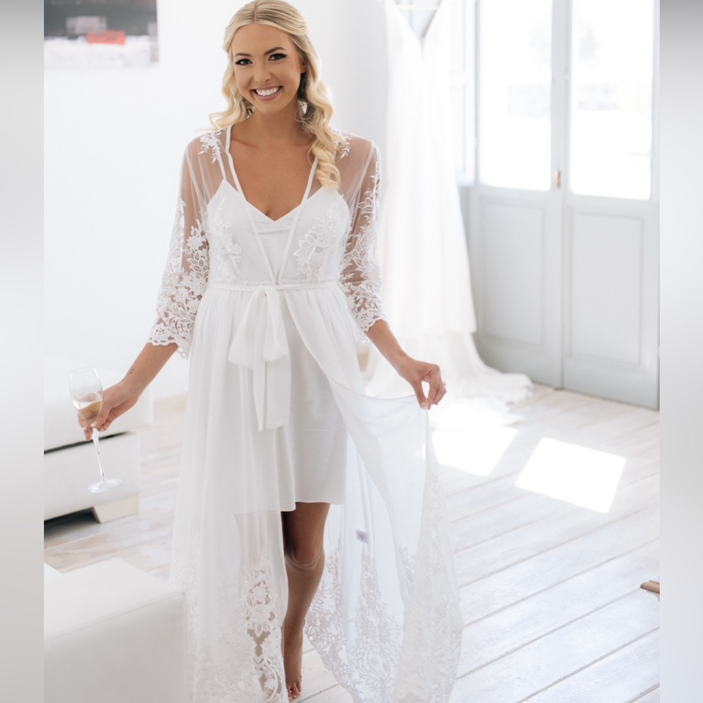 Le Rose S/M Robe and S/M white slip - perfect for brides!